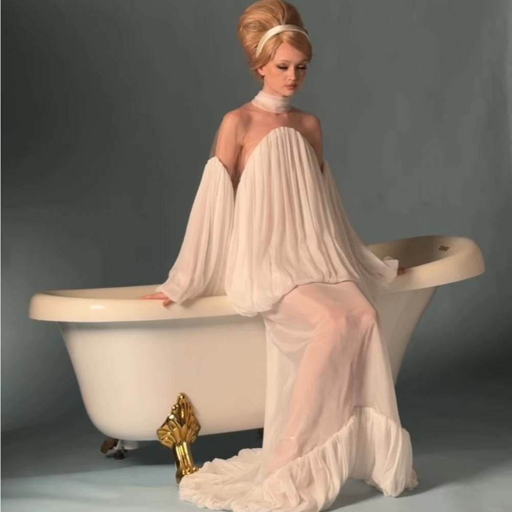 DATT OFFICIAL MOON GOWN NEVER WORN. - Picture 6 of 6